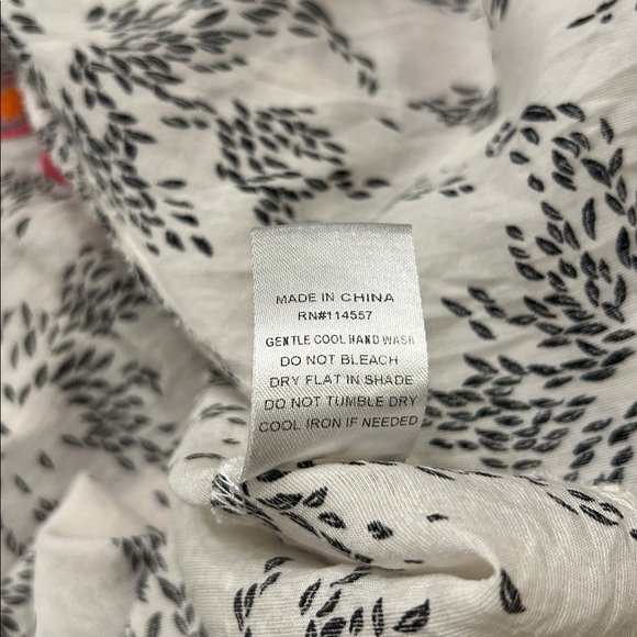 THML Boho White Lightweight V-Neck Embroidered Detail Flutter Sleeve Size Small - Picture 9 of 10